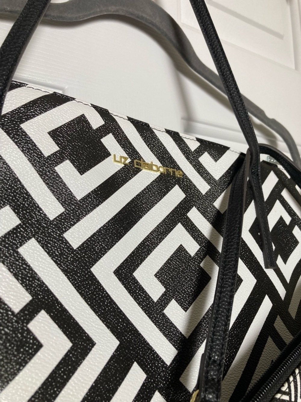 Liz Claiborne Black and White Geometric Tote with Matching Pouch - Picture 2 of 6